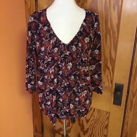 Lucky Floral boho V neck top - Picture 6 of 12